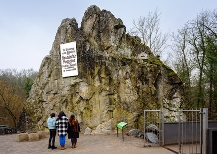 Rabenstein - Überbleibsel des Kalksteinabbaus im Neandertal