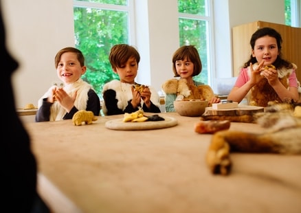 Steinzeit Atelier Ton Kindergruppe