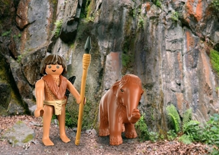 Playmobil-N-Set-vor-Höhle-quer