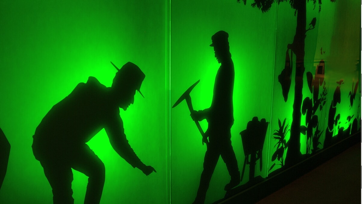 Tunnel am Eingang der Dauerausstellung