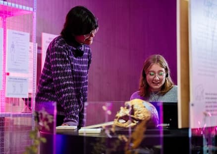 Sonderausstellung Stereotypes Neanderthalerin_Frauen mit Audioguide