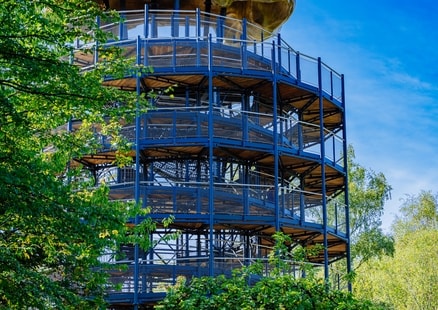 Aussenansicht vom Erlebnisturm Höhlenblick
