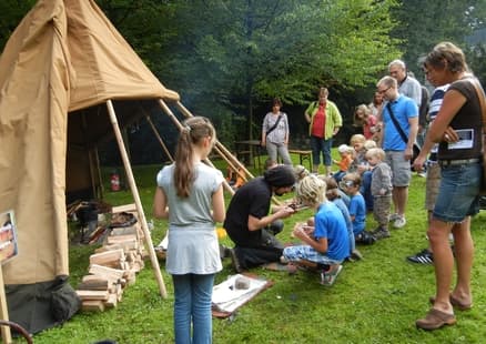Museumsfest_Feuer schlagen_Copyright Neanderthal Museum